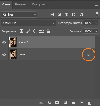 В панели «Слои» нажмите на значок замка, чтобы разблокировать фон.